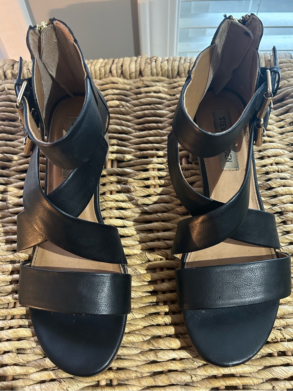Steve Madden Women’s Black Crisscross Ankle Strap With Block Heel Shoes Size 8.5